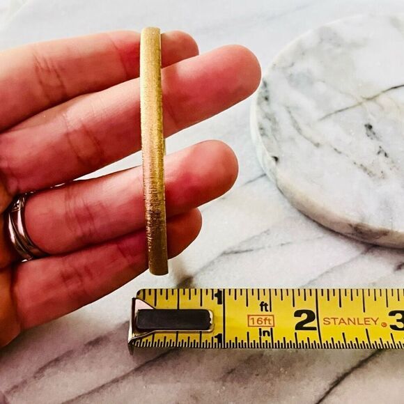 Vintage Monet Textured Metal Bangle Bracelet Gold Toned Thin Signed Retro MCM‎ - Picture 8 of 8